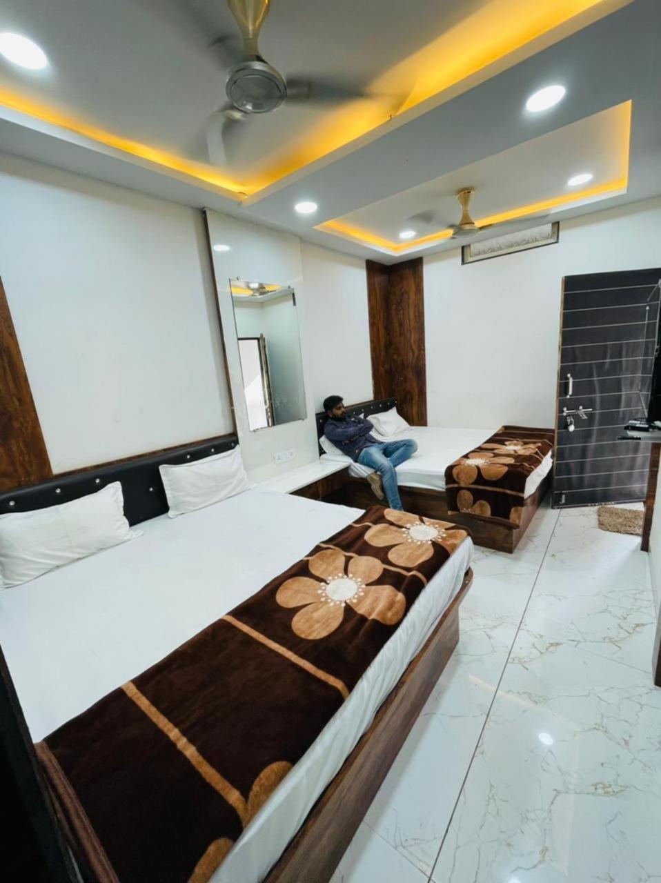 Hotel Shree Shyam Sharnam Godarpura Екстер'єр фото